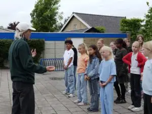 LiedjesLab - Vlieberg Leerlingen Dans Schoollied Buiten Gesprek met Lotte 1